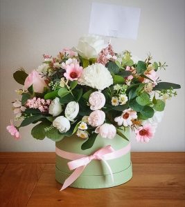 Medium size Artificial hat box pink and white